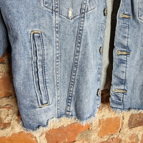 Lucky Brand Medium The Tomboy Trucker‎ Distressed Cropped Denim Jean Jacket - Picture 2 of 10
